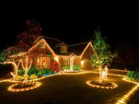 rms_brettdebbie10357281-exterior-christmas-lights_s4x3-jpg-rend-hgtvcom-616-462